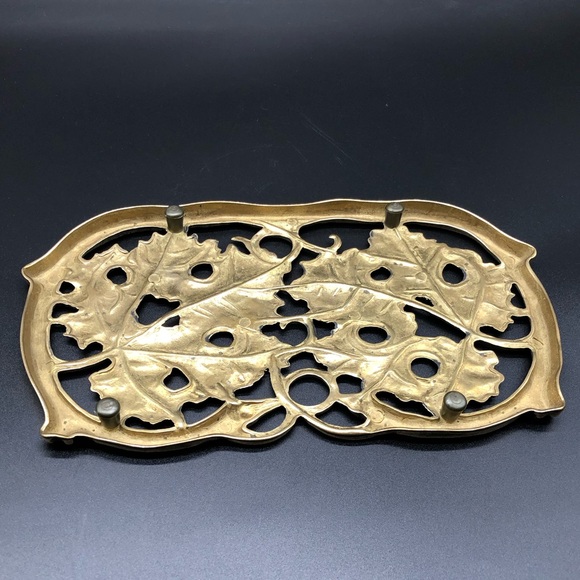 Vintage Brass Footed Trivet Vine Ivy Grape Leaf 10”x5.5” Rare - Picture 6 of 9